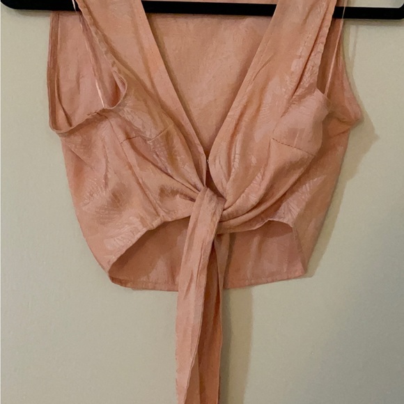 Floral print crop top. - Picture 3 of 5